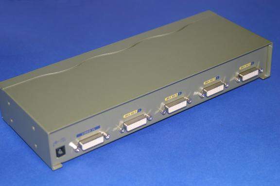 DVI 4-way Signal Splitter DVI-D DVI-I powered Amp